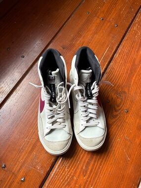 Nike Women's/ Boy’s high top Blazers